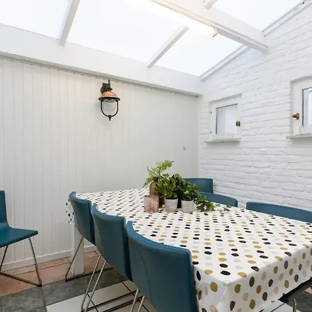 Huswell - Lapon - Spacious & Stylish Vacation Retreat *