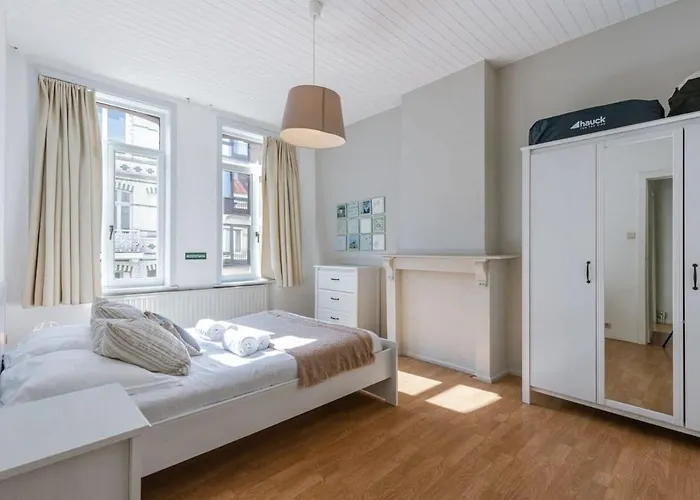 Huswell - Lapon - Spacious & Stylish Vacation Retreat *