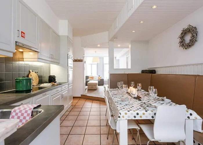 Huswell - Lapon - Spacious & Stylish Vacation Retreat *